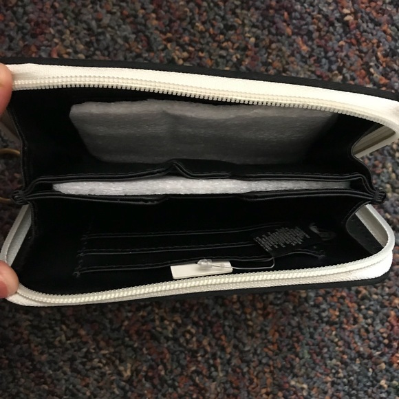 NWT Fossil Stripes Wallet - Picture 3 of 5